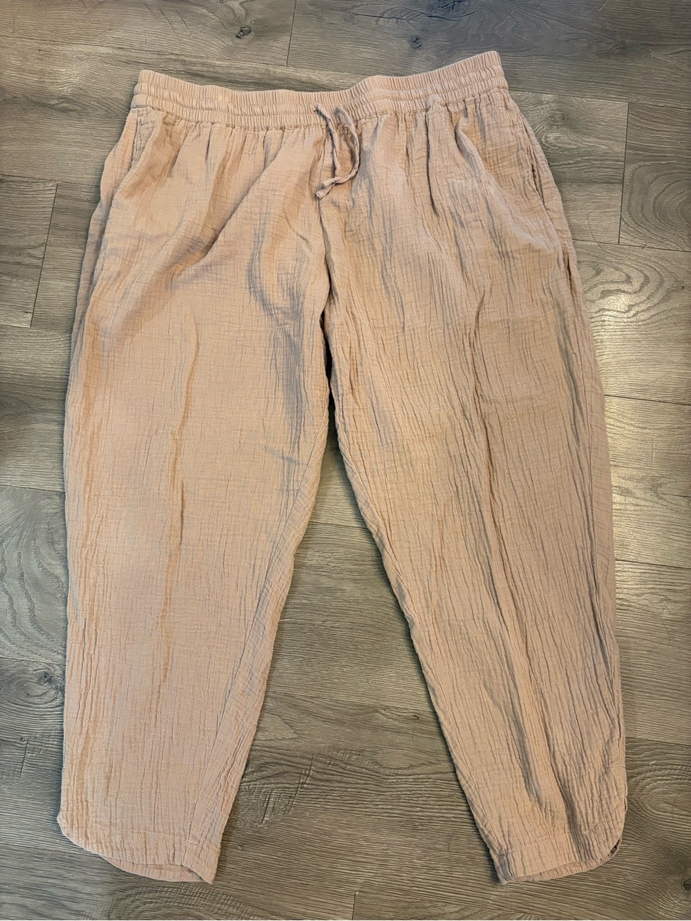 Pact Women's Cropped Drawstring Gauze Cotton Pants in Light Beige